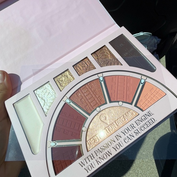 Plouise New eyeshadow palette - Picture 1 of 1